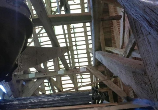 katedra w kamieniu pomorskim